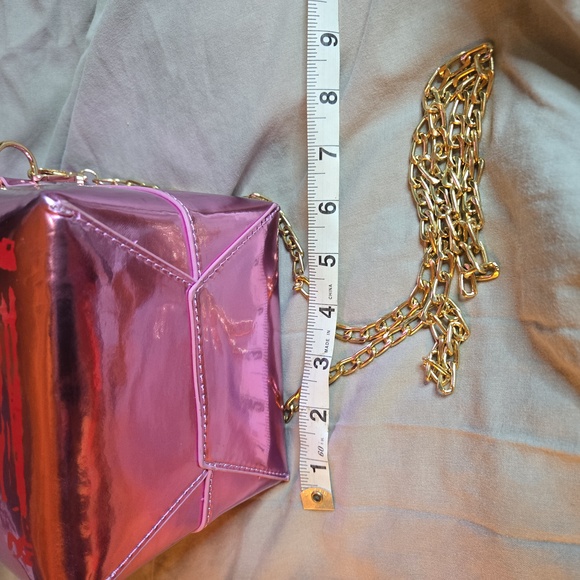 Chinese Take Out Vinyl Purse with Shoulder Chain Gold - Picture 6 of 7